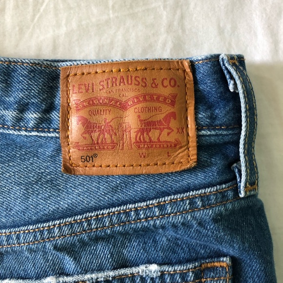 Levi’s 501 High Waisted Distressed Shorts! - Picture 3 of 4